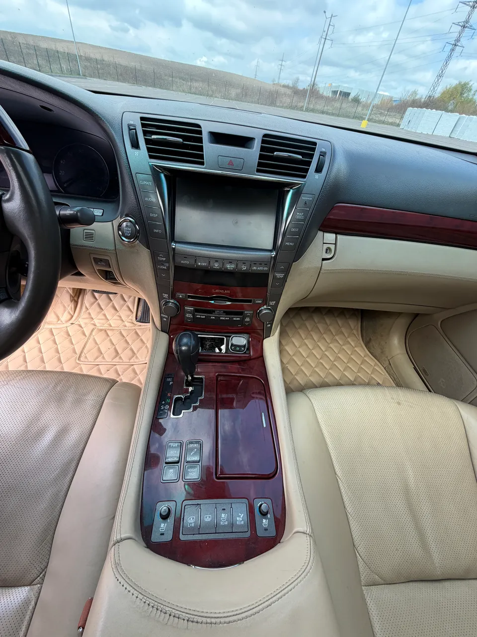 Lexus LS - фото 21