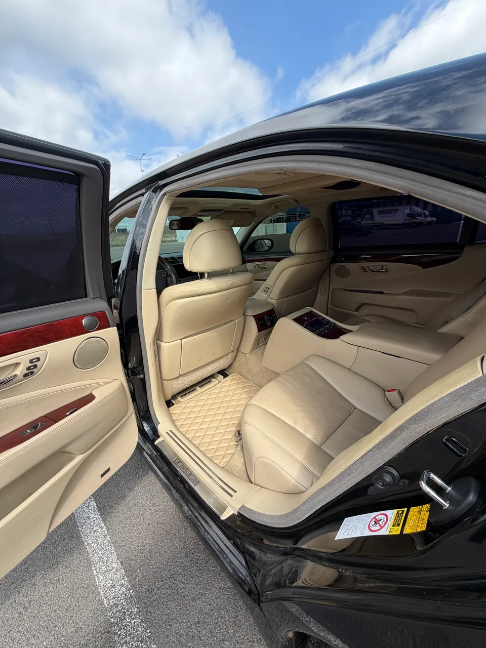 Lexus LS - фото 25