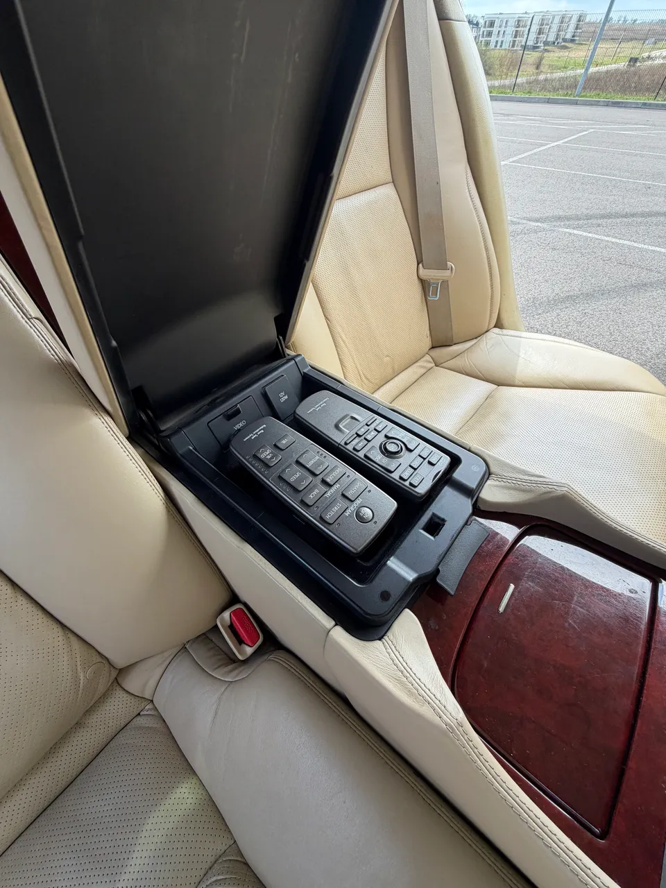 Lexus LS - фото 34