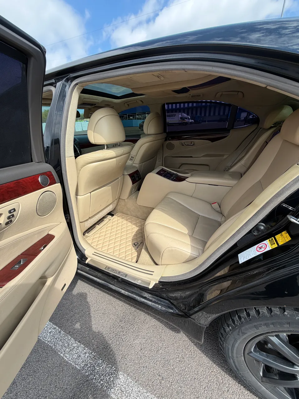 Lexus LS - фото 24