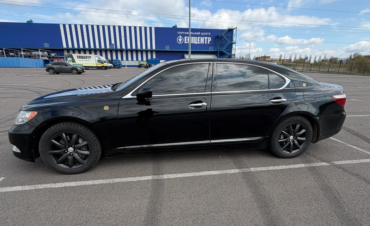 Lexus LS - фото 3