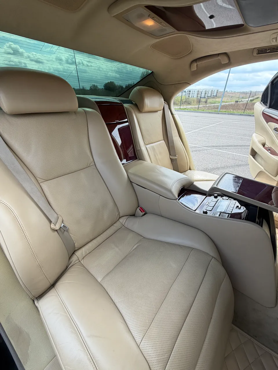 Lexus LS - фото 32