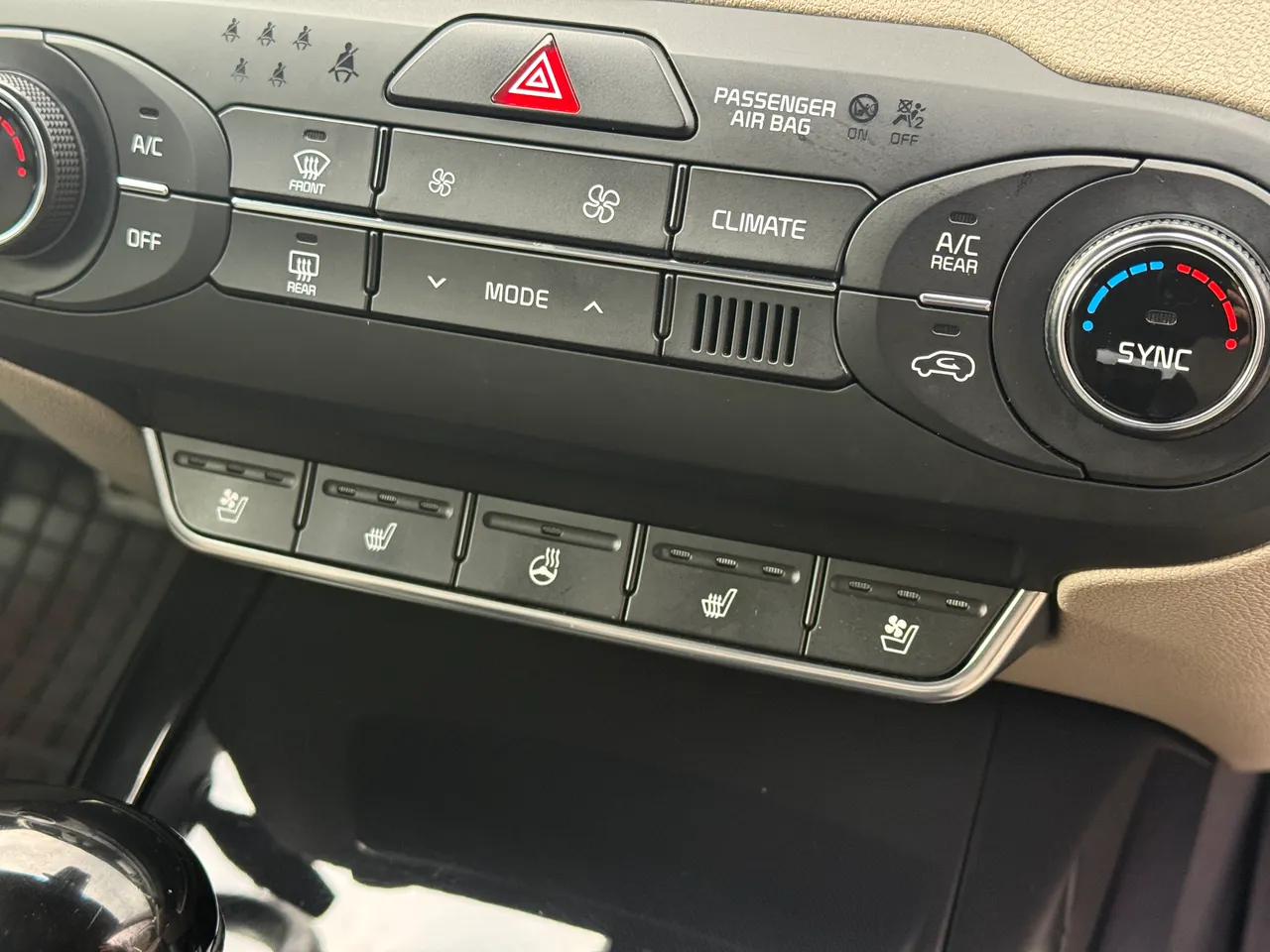 Kia Sorento - фото 11