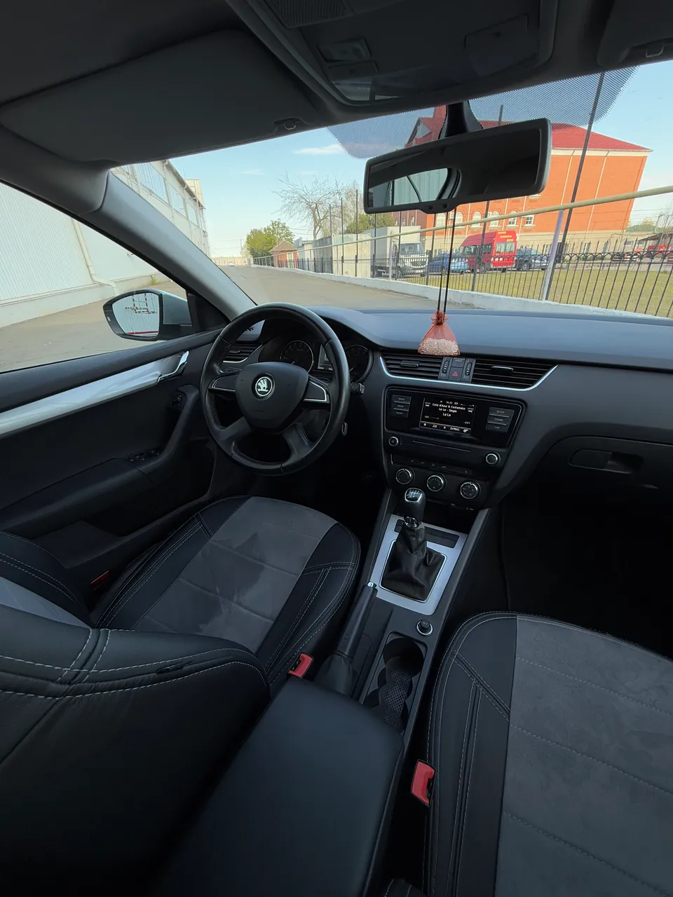 Skoda Octavia - фото 4