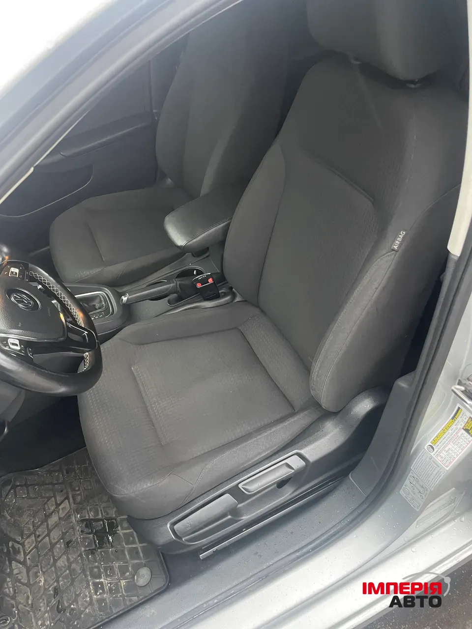 Volkswagen Jetta - фото 16