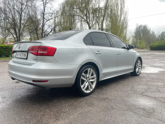 Volkswagen Jetta - фото 4