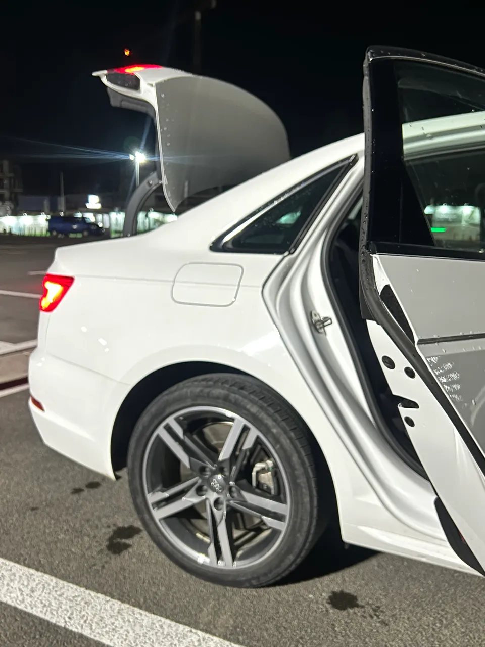 Audi A4 - фото 25