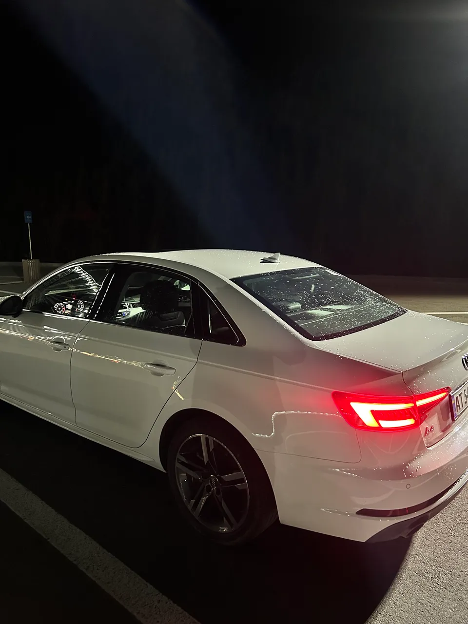 Audi A4 - фото 4