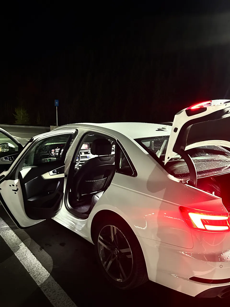 Audi A4 - фото 23