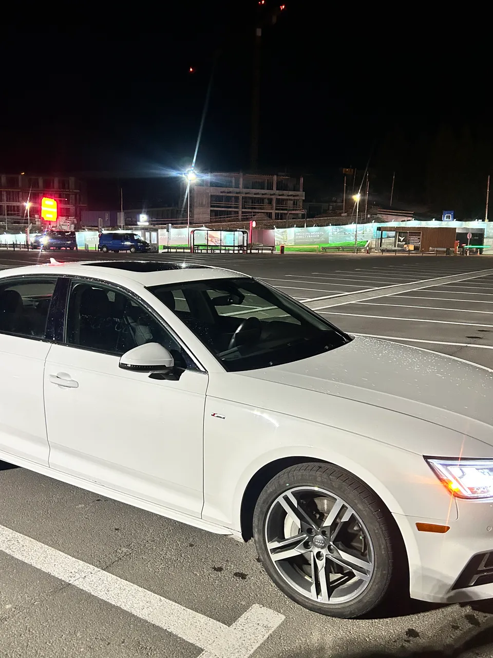 Audi A4 - фото 8