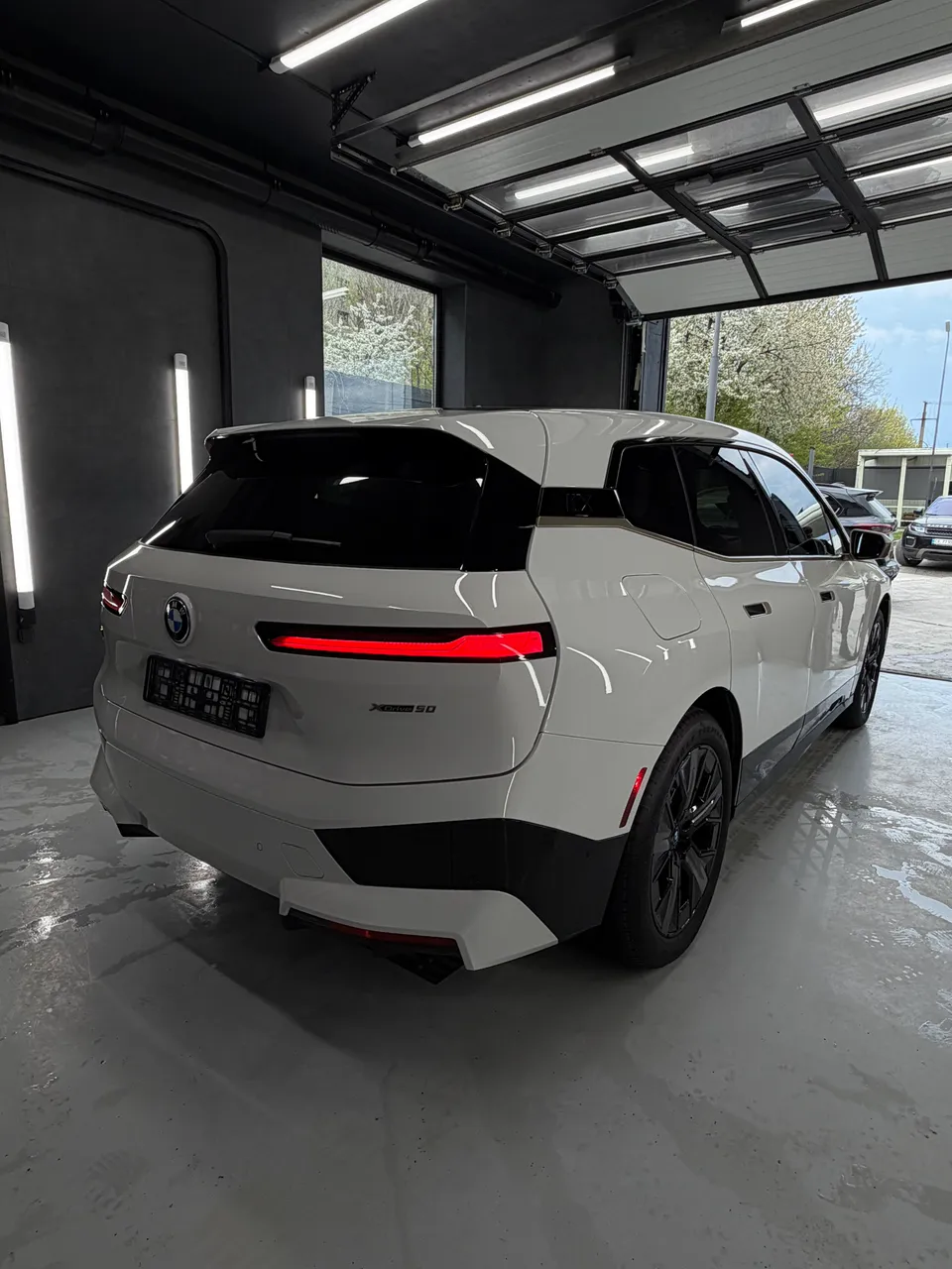 BMW iX - фото 10