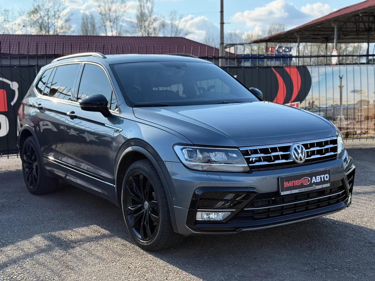 Volkswagen Tiguan - фото 3