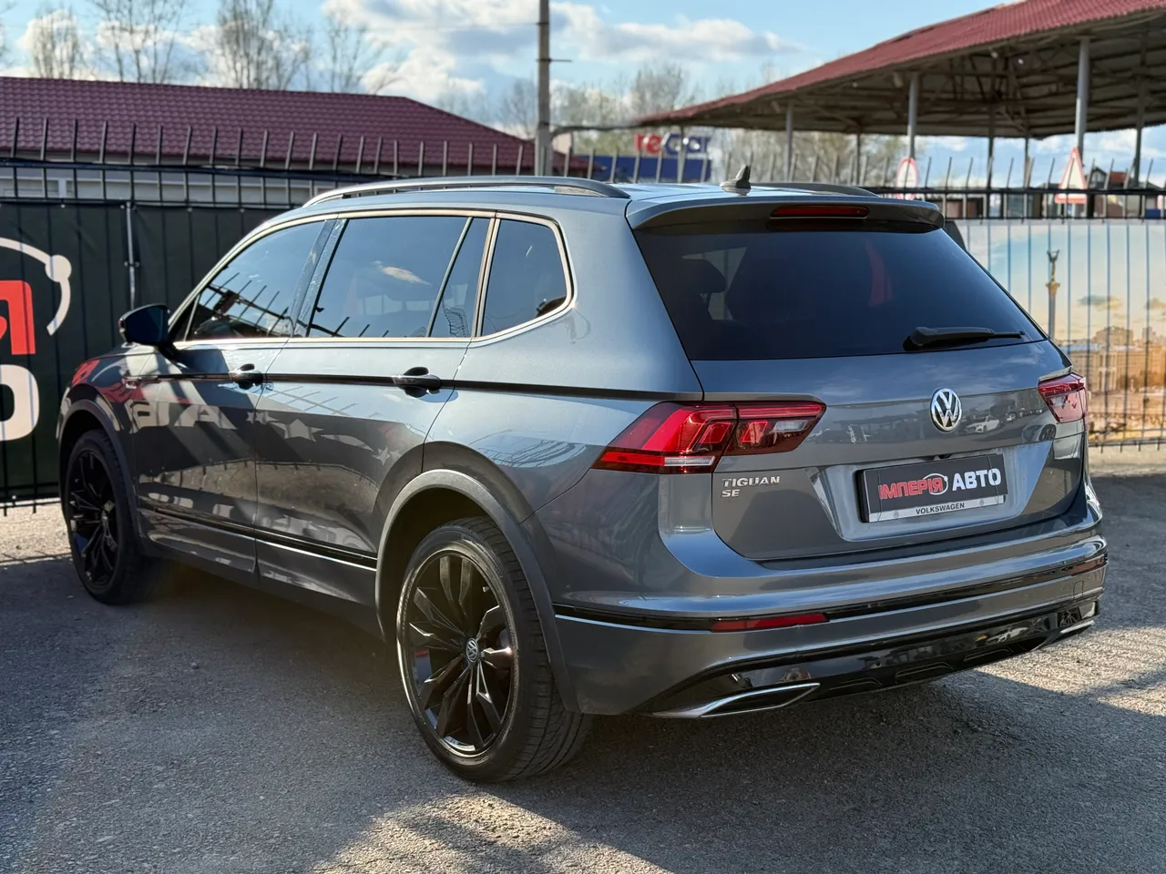Volkswagen Tiguan - фото 6