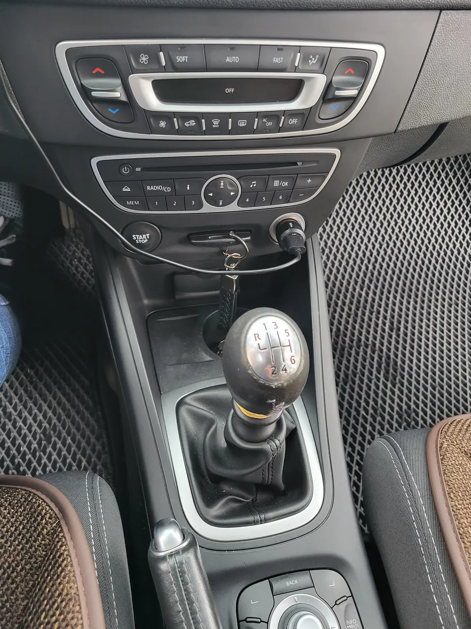 Renault Megane - фото 9