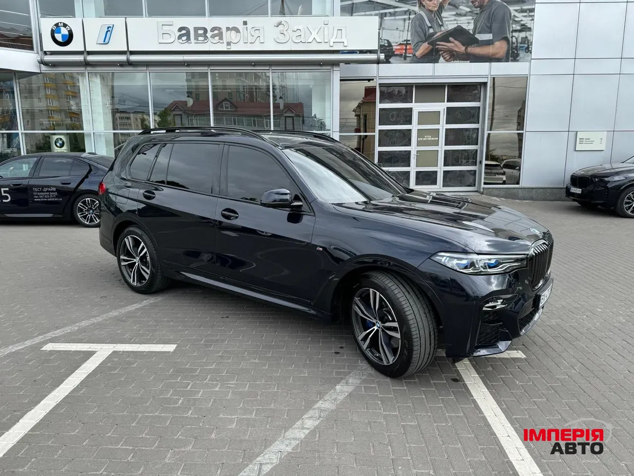 BMW X7 - фото 1