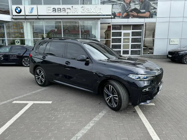 BMW X7 - фото 1