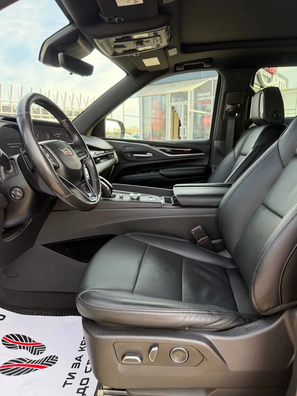 Cadillac Escalade - фото 6