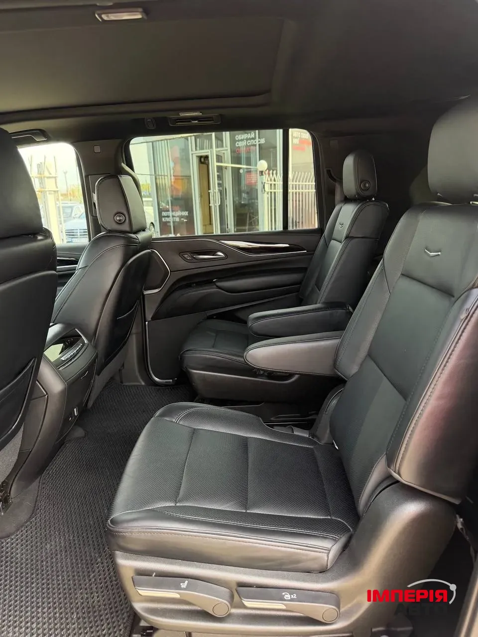 Cadillac Escalade - фото 10