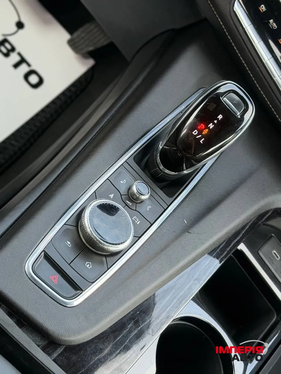 Cadillac Escalade - фото 12