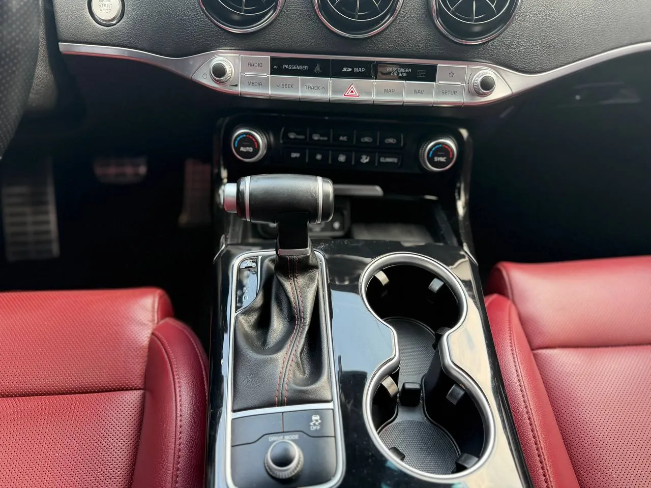 Kia Stinger - фото 9