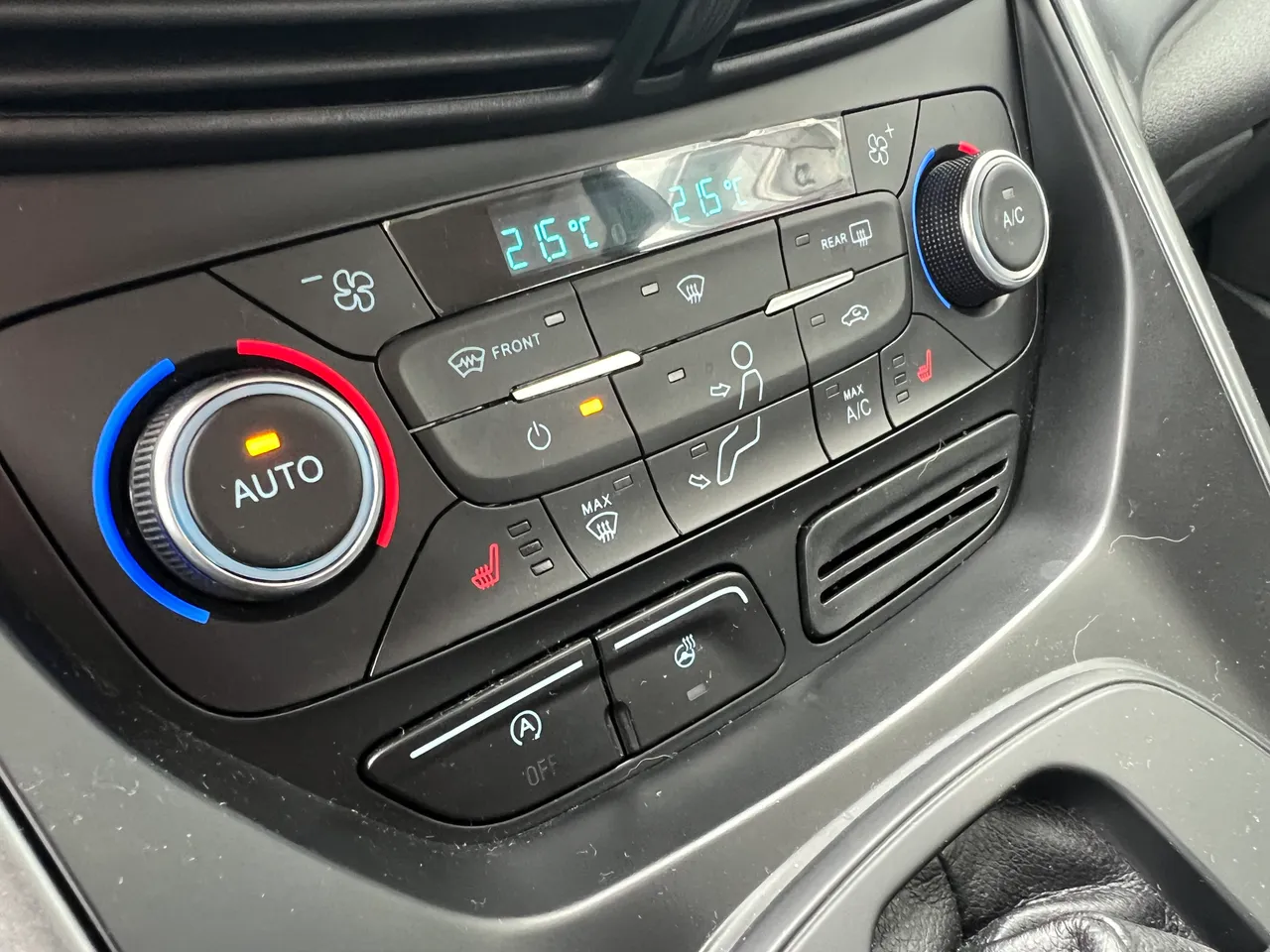 Ford Kuga - фото 20