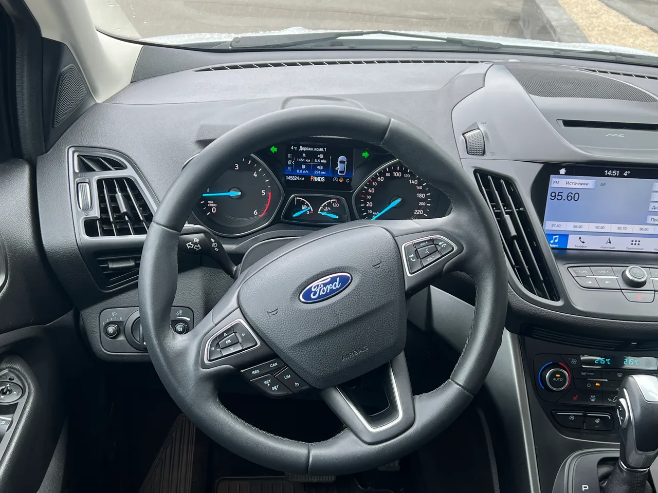 Ford Kuga - фото 13