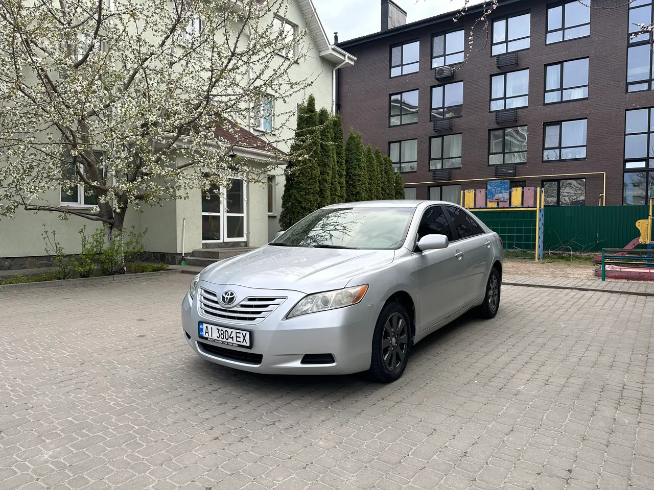 Toyota Camry - фото 2