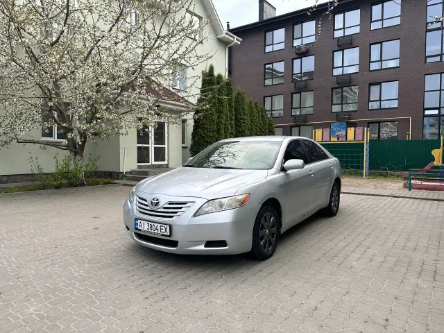 Toyota Camry - фото 2
