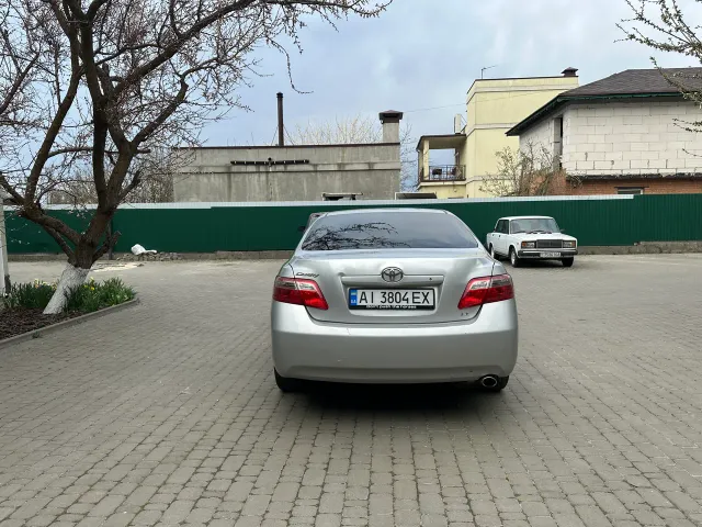 Toyota Camry - фото 4