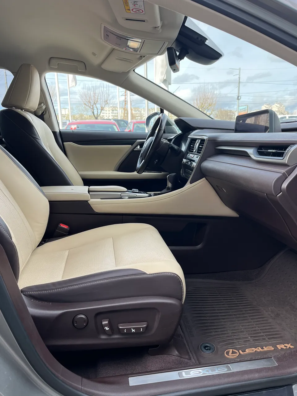 Lexus RX - фото 19