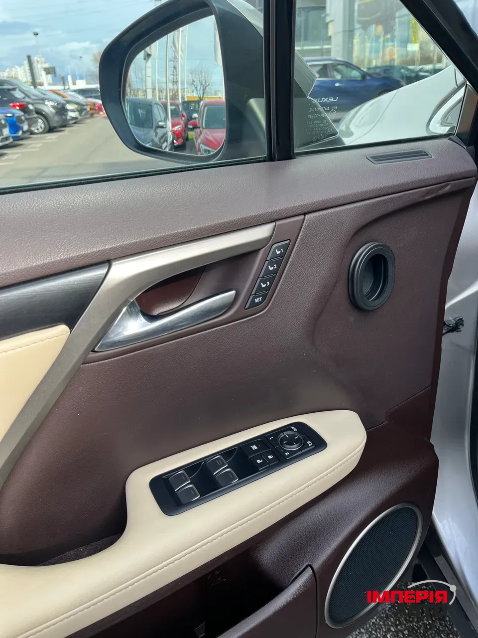 Lexus RX - фото 24