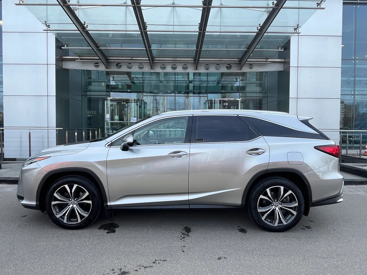 Lexus RX - фото 9