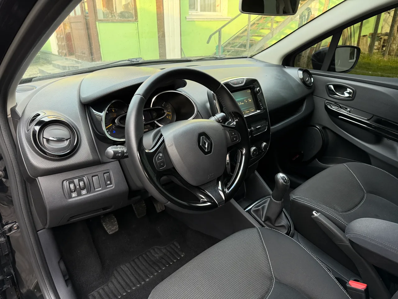 Renault Clio - фото 15