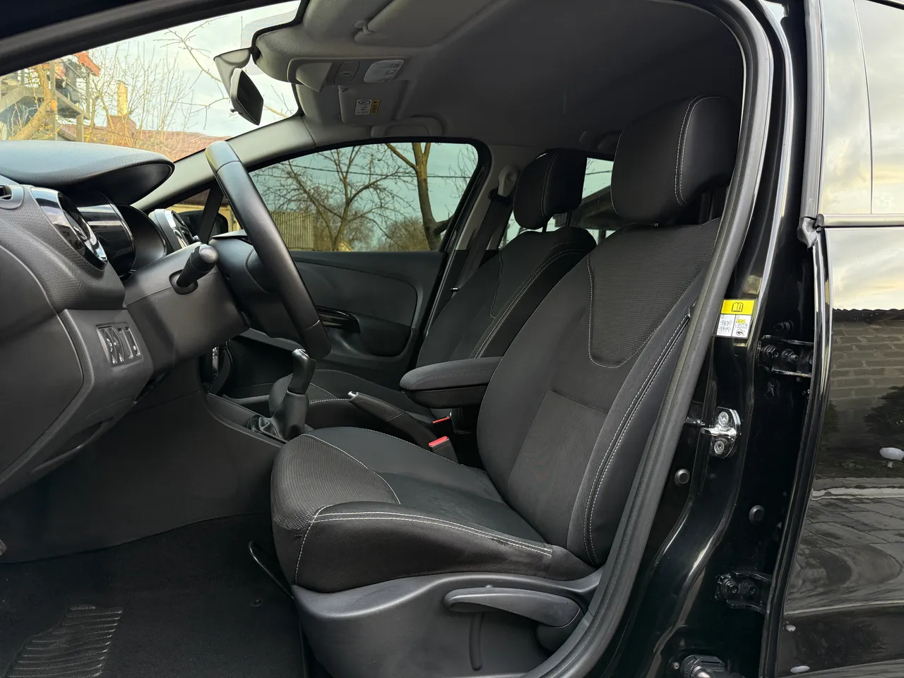 Renault Clio - фото 16