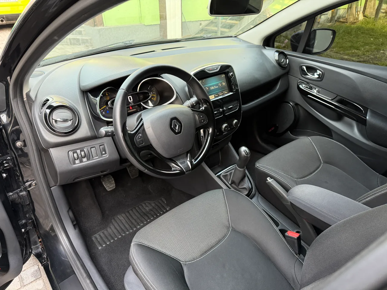 Renault Clio - фото 14