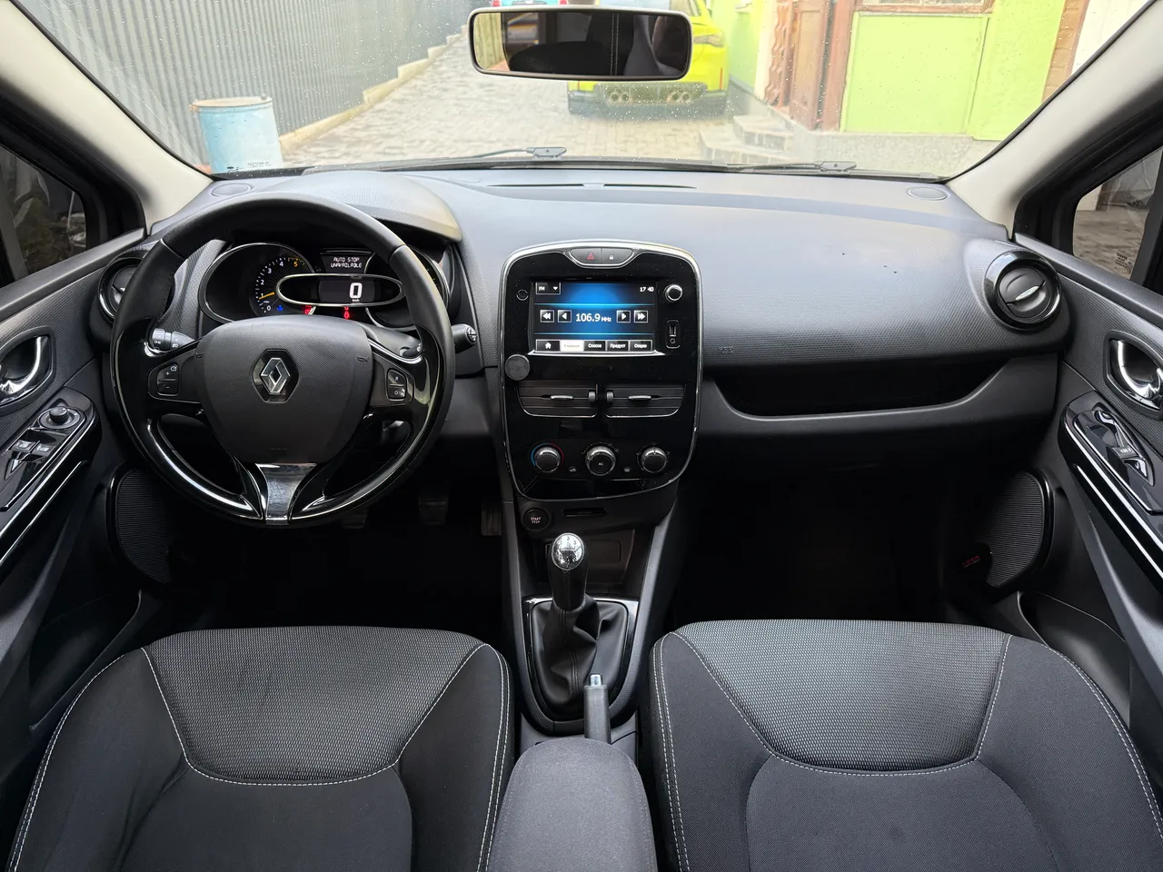 Renault Clio - фото 24