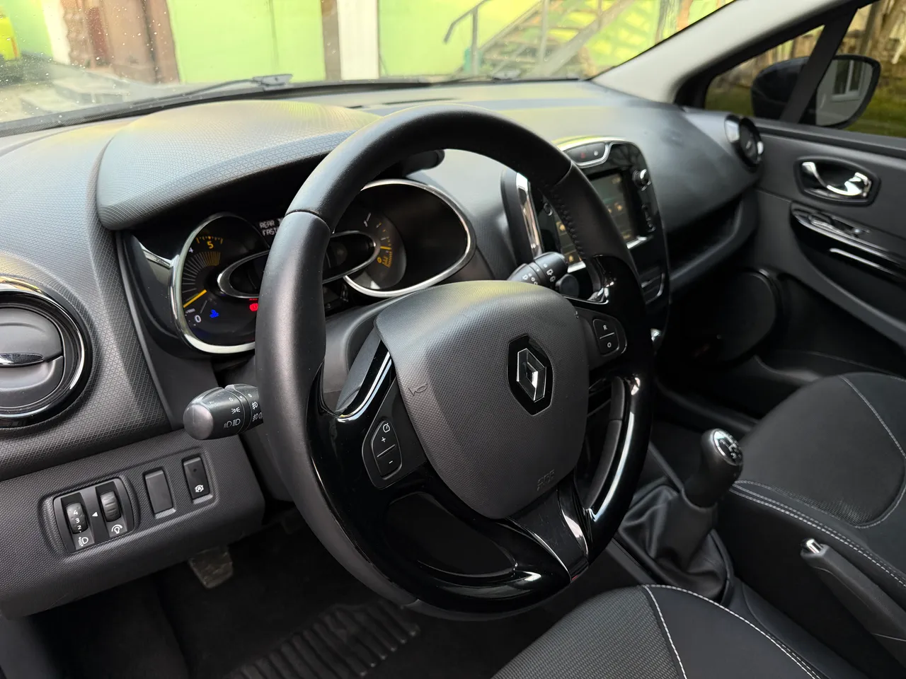 Renault Clio - фото 18