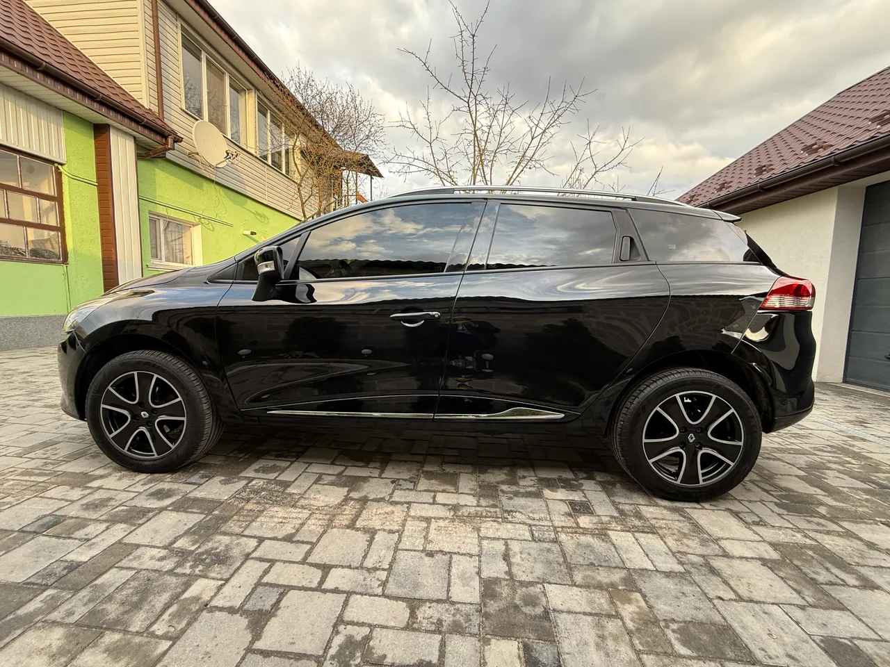 Renault Clio - фото 13