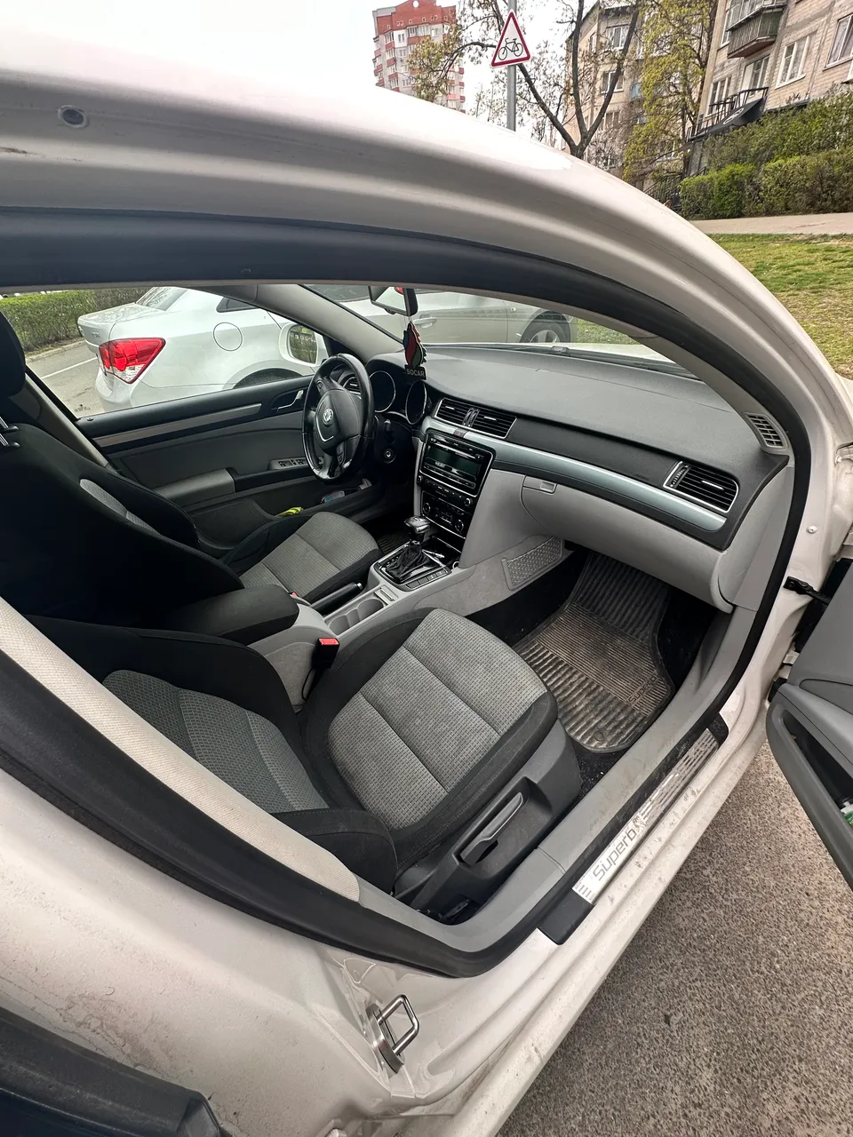 Skoda Superb - фото 12