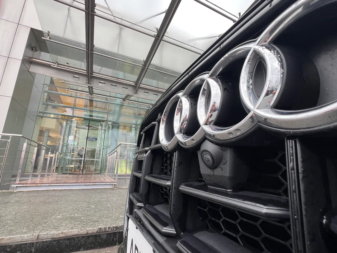 Audi Q8 - фото 5