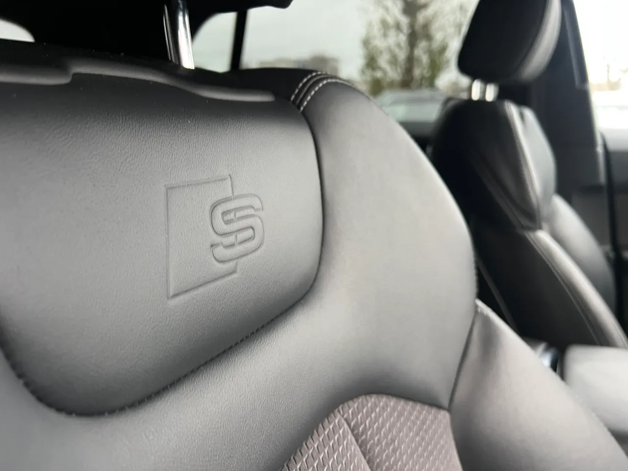 Audi Q8 - фото 28