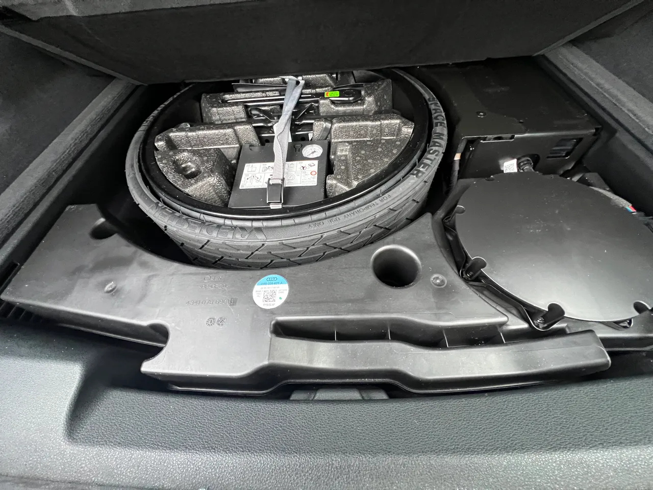 Audi Q8 - фото 35