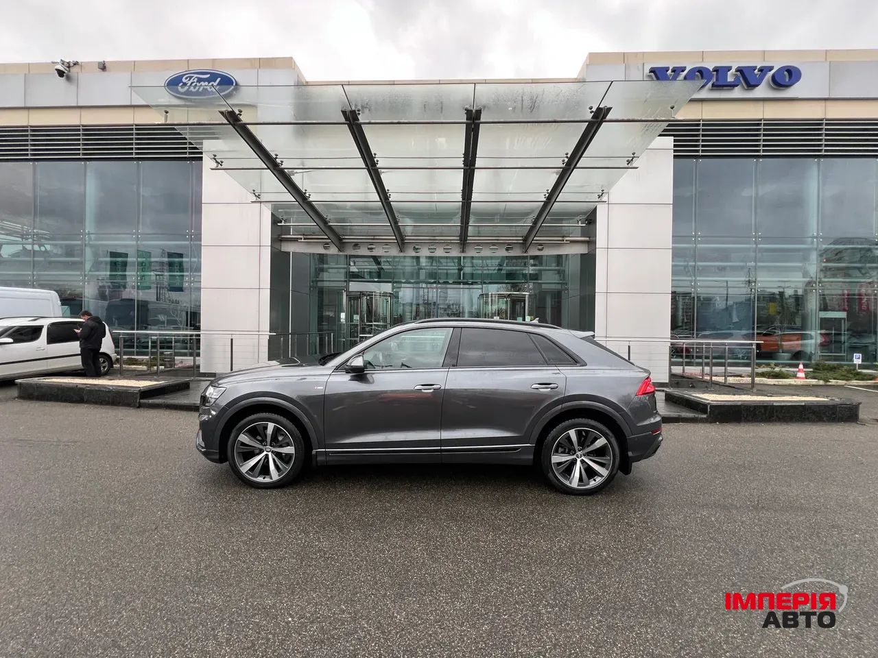 Audi Q8 - фото 18