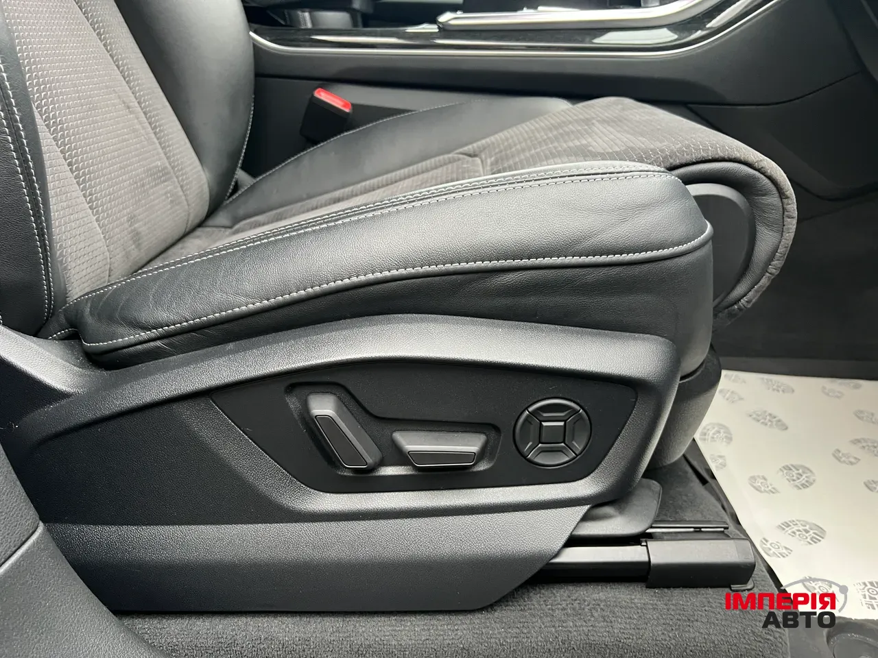 Audi Q8 - фото 21