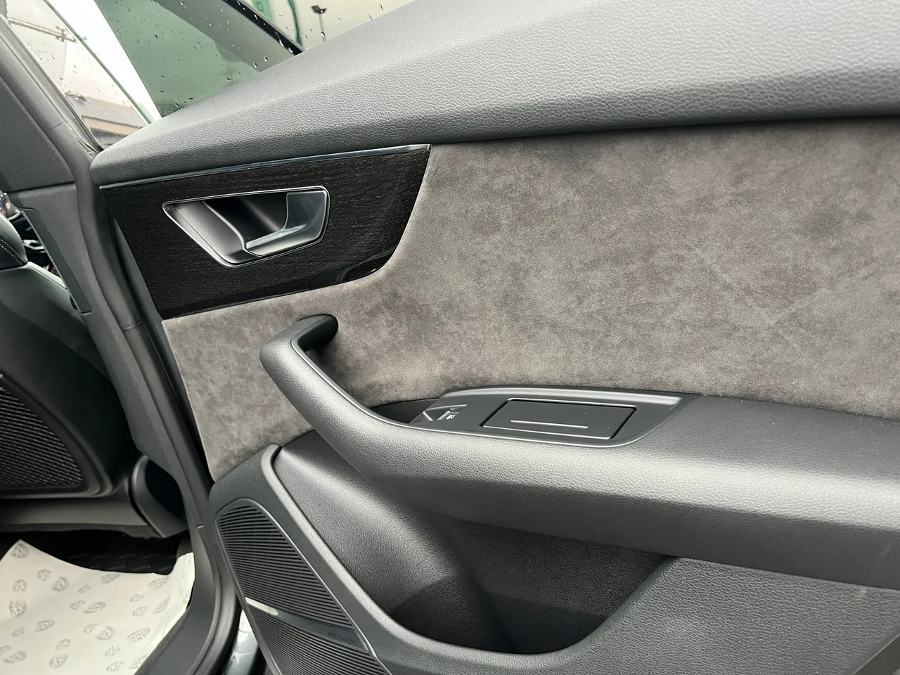 Audi Q8 - фото 33