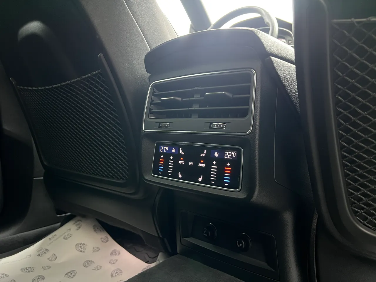 Audi Q8 - фото 31