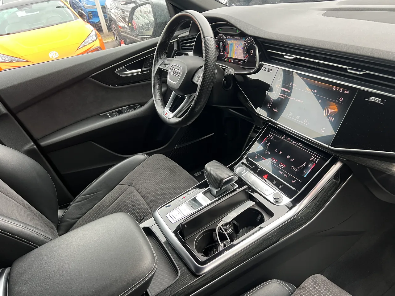 Audi Q8 - фото 22