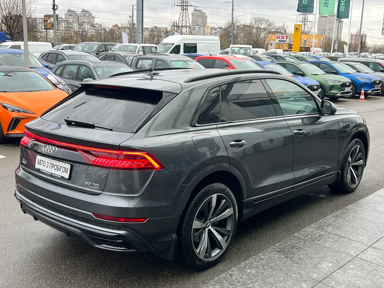 Audi Q8 - фото 17