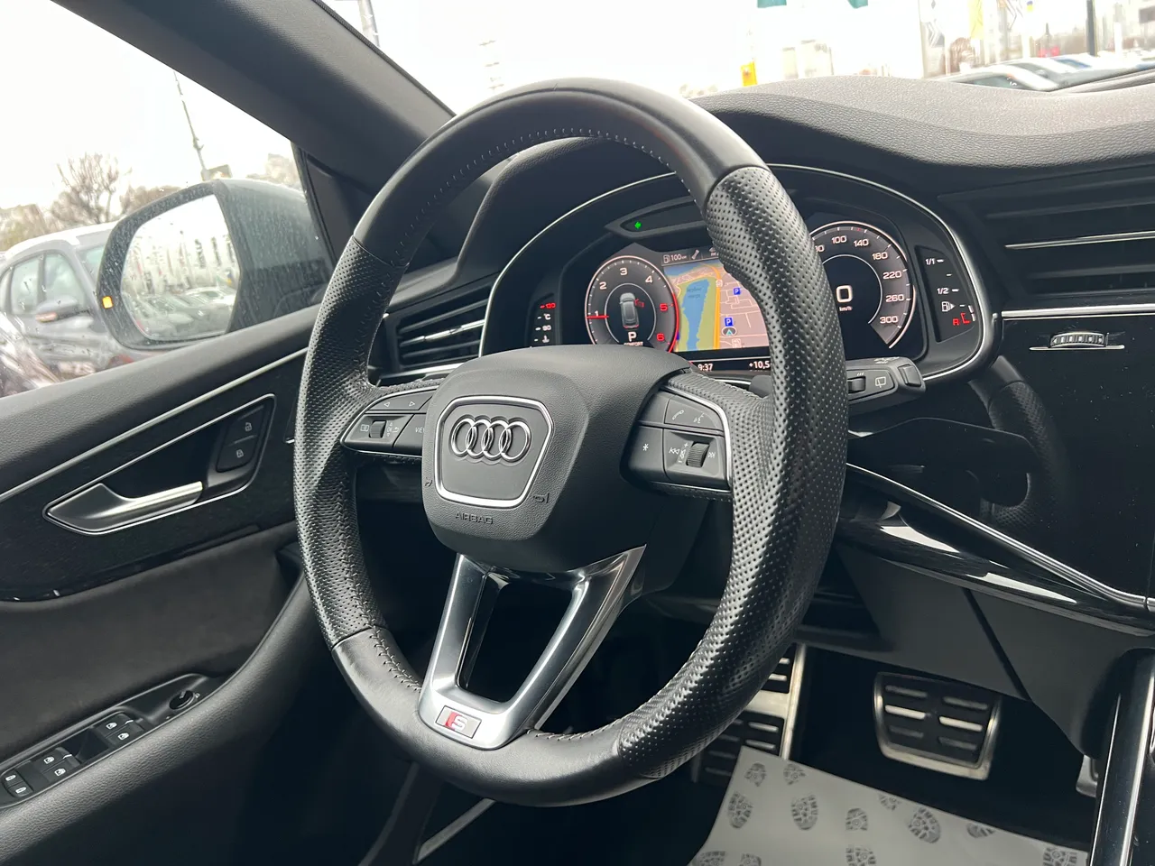 Audi Q8 - фото 25