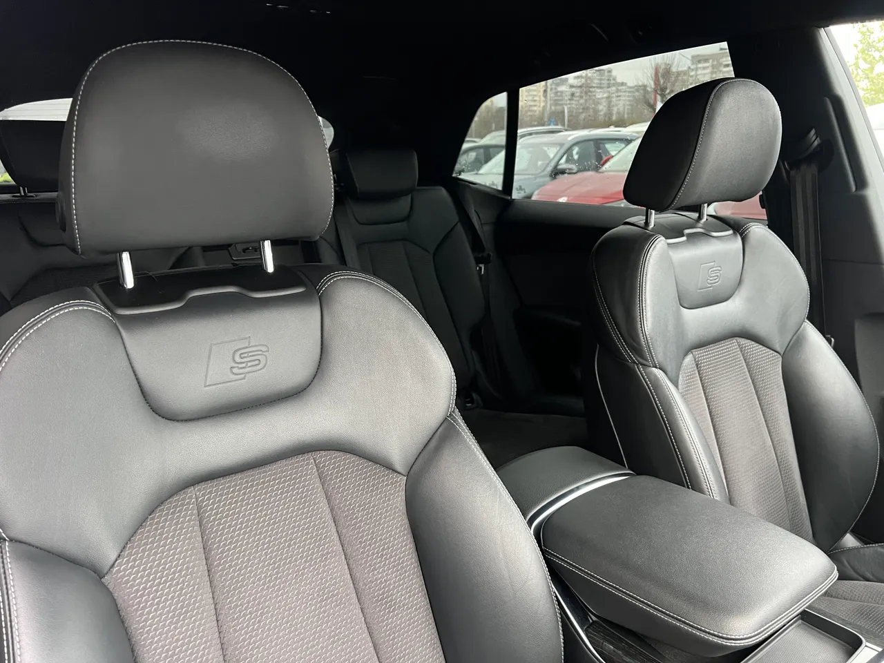 Audi Q8 - фото 27